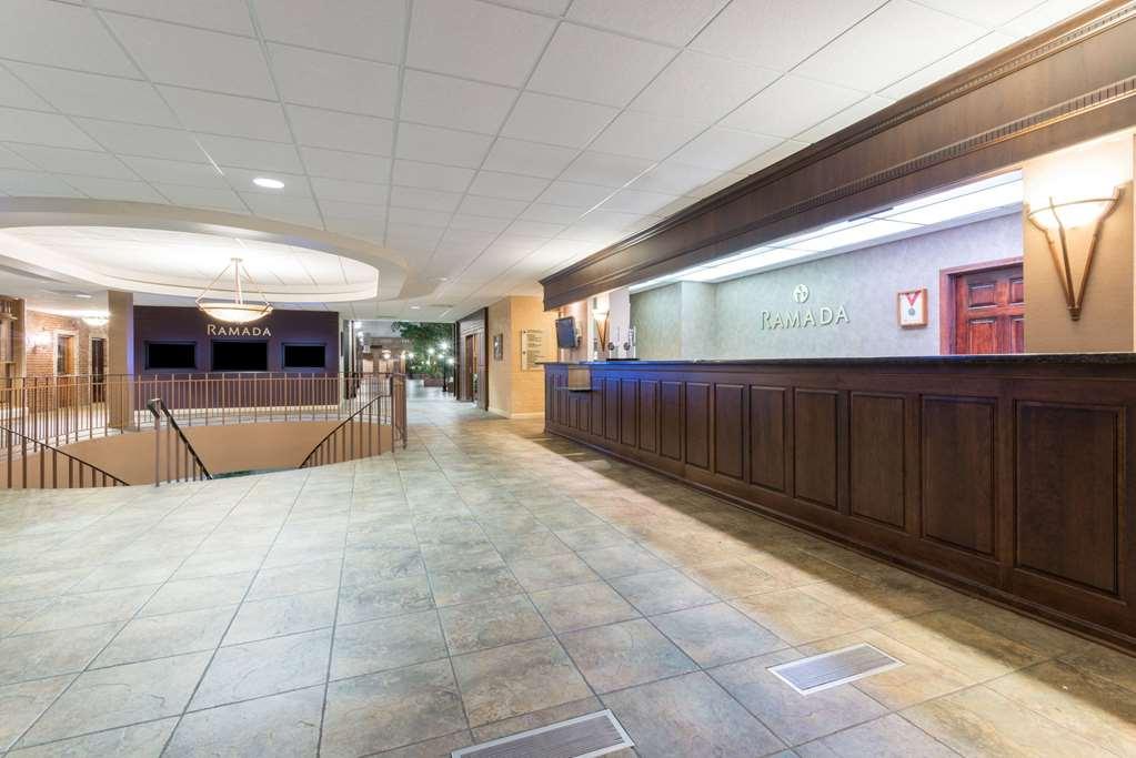 Ramada By Wyndham Topeka Downtown Hotel & Convention Center İç mekan fotoğraf